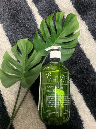 올리브 오일 스킨케어 컴퍼니 [OOSC] 향기로운 보습 로즈 제라늄 바디워시 500ml — 4점을 준 리뷰어가 2021년 5월 올린 사용 사진