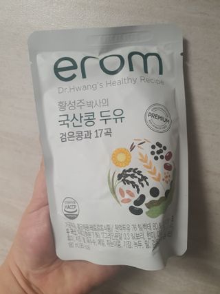 이롬 황성주 박사의 국산콩 두유 검은콩과 17곡 프리미엄 — 4점을 준 리뷰어가 2021년 5월 올린 사용 사진