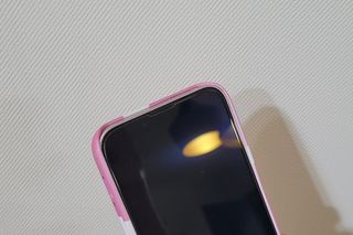 아클리브 Premium 항균 항바이러스 액정 보호필름(iPhone) — 5점을 준 리뷰어가 2022년 9월 올린 사용 사진