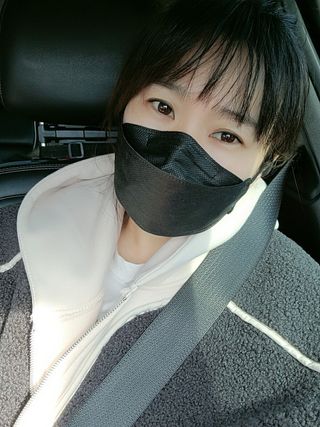 위케어 KF94 마스크 숨쉬기편한 귀안아픈마스크 국산원부자재 사용 식약처 승인 마스크 — 5점을 준 리뷰어가 2021년 2월 올린 사용 사진