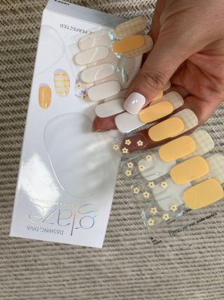 데싱디바 글레이즈 젤네일 스노쿨링 네일_5종 중 택 1 — 5점을 준 리뷰어가 2021년 8월 올린 사용 사진