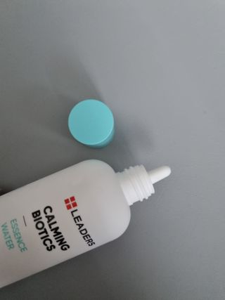 리더스코스메틱 리더스 카밍 바이오틱스 에센스 워터 — 5점을 준 리뷰어가 2022년 2월 올린 사용 사진