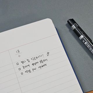 리훈 2024년 하고싶은말다이어리 만년형(위클리/데일리 중 택 1) — 5점을 준 리뷰어가 2023년 9월 올린 사용 사진