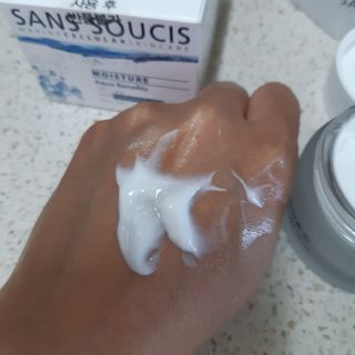 산수시 아쿠아 베네핏 24h 수부지 물광 속건조 수분크림 50ml — 4점을 준 리뷰어가 2021년 7월 올린 사용 사진