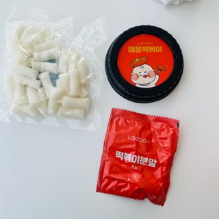 유비쿡 컵떡볶이 매운컵떡볶이2개/ 짜장컵떡볶이 2개  총 4개세트 — 4점을 준 리뷰어가 2021년 7월 올린 사용 사진