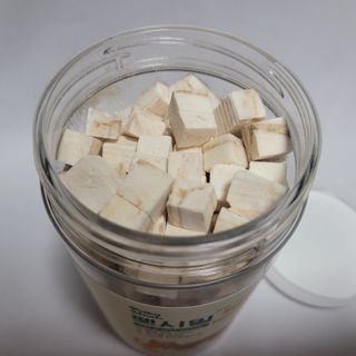 [펫시밀] 원물그대로 영양듬뿍 진공동결건조 북어트릿75g,치킨트릿100g,연어트릿75g 강아지 고양이 간식 — 4점을 준 리뷰어가 2023년 6월 올린 사용 사진