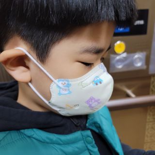 푸름웰니스 닥터스마일케이 KF94 소형 마스크 3종-총 30매 — 5점을 준 리뷰어가 2021년 3월 올린 사용 사진