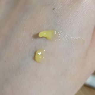 [후르디아] 올리브영 착한보습 비건 립버터 2종 — 5점을 준 리뷰어가 2022년 11월 올린 사용 사진