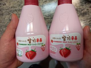 [과일나라] 피부가 마시는 딸기우유 바디클렌저&바디로션 — 4점을 준 리뷰어가 2022년 10월 올린 사용 사진