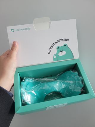 힐니스북 [힐마이넥]   거북목 통증완화를 위한 휴대용 목 안마기 — 5점을 준 리뷰어가 2022년 12월 올린 사용 사진