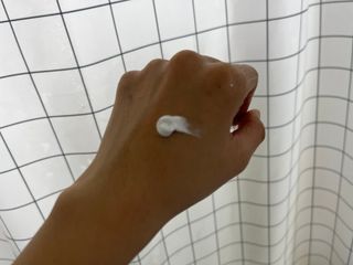 [엠메이데이] 샤워인샤워 화이트 바디 톤업크림 300g — 3점을 준 리뷰어가 2021년 12월 올린 사용 사진