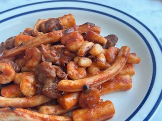 화끈한녀석들 새오똥400g 새우,오징어,똥집 볶음요리 소스,밀떡, 참기름 포함 — 5점을 준 리뷰어가 2022년 12월 올린 사용 사진