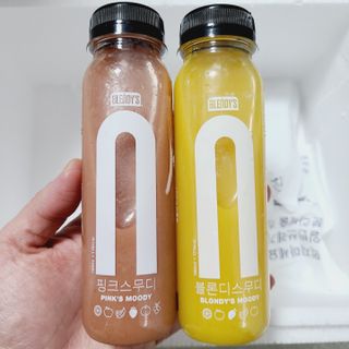 BLENDY'S 핑크 스무디+블론디 스무디 — 4점을 준 리뷰어가 2021년 11월 올린 사용 사진