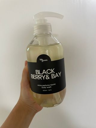 빅그린 니치 퍼퓸 바이옴바디워시 500ml(상탈, 블랙베리&베이, 블랑쉐 3종 중 택1) — 4점을 준 리뷰어가 2022년 8월 올린 사용 사진