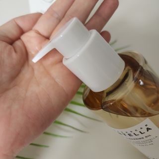 스킨1004 [SKIN1004] 마다가스카르 센텔라 라이트 클렌징 오일 200ml — 5점을 준 리뷰어가 2024년 7월 올린 사용 사진