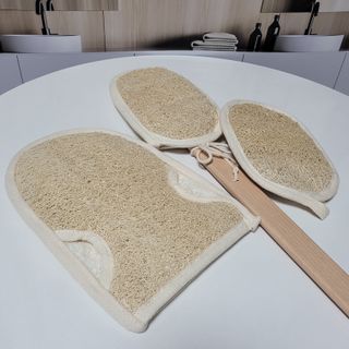 노바리타 배쓰루파 컬렉션 3종 - 타원형 샤워패드+바디스크럽 장갑+바디스틱 — 4점을 준 리뷰어가 2023년 8월 올린 사용 사진