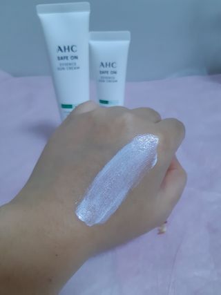 [AHC] 세이프온 에센스 선크림 올리브영 스페셜 증정 기획세트 — 5점을 준 리뷰어가 2022년 6월 올린 사용 사진