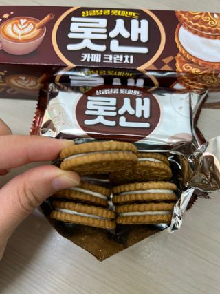 롯데제과 롯샌 카페크런치 — 5점을 준 리뷰어가 2021년 10월 올린 사용 사진