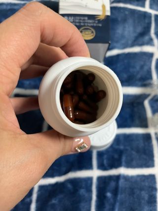 프리마인 홍삼의 강력한 에너지, 이제는 흡수율을 높인 최첨단 캡슐로 간편하게 초고속 충전하세요. — 5점을 준 리뷰어가 2022년 9월 올린 사용 사진