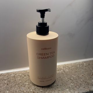 프리마인 더이상 뻣뻣하고 효과없는 탈모샴푸는 NO. 근본부터 케어하는 셀베이스 그린티샴푸(500ml) — 4점을 준 리뷰어가 2023년 3월 올린 사용 사진