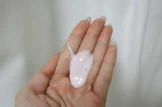 난나 살몬 스파이더 검버섯 미백 톤업 화이트닝 연어 앰플 크림 300ml 대용량 — 5점을 준 리뷰어가 2022년 11월 올린 사용 사진