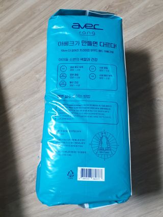 아베크 펫 와이드 프리미엄 중형 애견 강아지 배변 패드 54매 1팩 45g — 4.5점을 준 리뷰어가 2021년 7월 올린 사용 사진