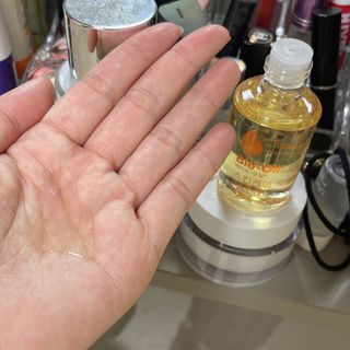 바이오오일 [바이오-오일] 스킨케어 오일 내추럴 60ml — 5점을 준 리뷰어가 2021년 11월 올린 사용 사진