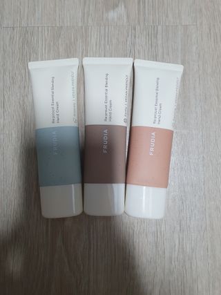 [후르디아] 끈적임 없는 착한성분 비건  핸드크림 3종 — 5점을 준 리뷰어가 2021년 11월 올린 사용 사진