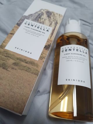 스킨1004 [SKIN1004] 마다가스카르 센텔라 라이트 클렌징 오일 200ml — 5점을 준 리뷰어가 2024년 7월 올린 사용 사진