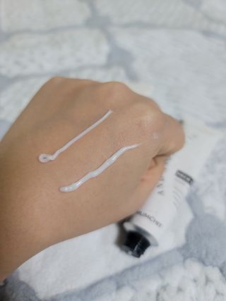 멈칫(MUMCHIT) 넥퍼퓸 NECKPERFUME 2가지 향 — 5점을 준 리뷰어가 2021년 11월 올린 사용 사진