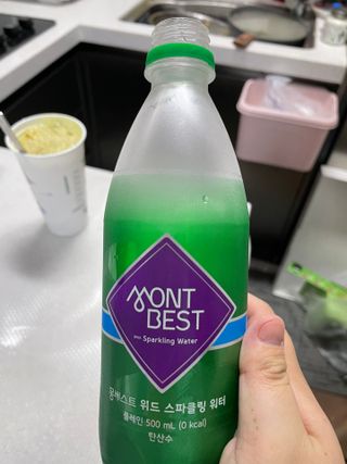 몽베스트 Montbest with Sparkling water Plain 20병 — 3.5점을 준 리뷰어가 2022년 7월 올린 사용 사진
