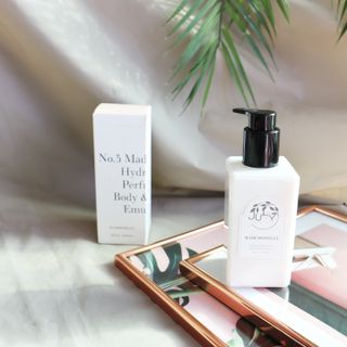 줄라이 모닝 _ JULY MORNING 줄라이모닝 하이드레이팅 퍼퓸드 바디앤핸드 에멀젼 — 5점을 준 리뷰어가 2021년 12월 올린 사용 사진