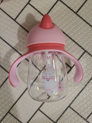 유비맘 트라이탄 코니빨대컵_컬러 랜덤 발송 — 5점을 준 리뷰어가 2021년 1월 올린 사용 사진