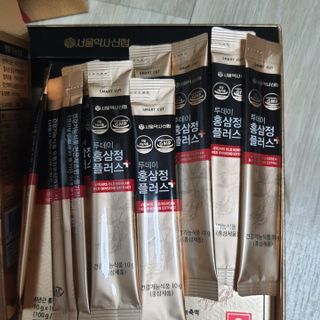 서울약사신협_투데이홍삼정플러스스틱_10g x 60포 — 5점을 준 리뷰어가 2021년 7월 올린 사용 사진