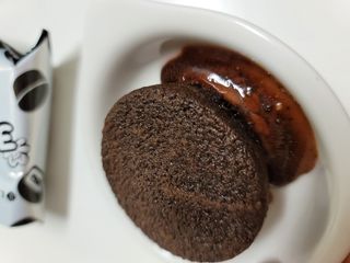 롯데제과 까망카스타드 더블초코 — 5점을 준 리뷰어가 2021년 5월 올린 사용 사진