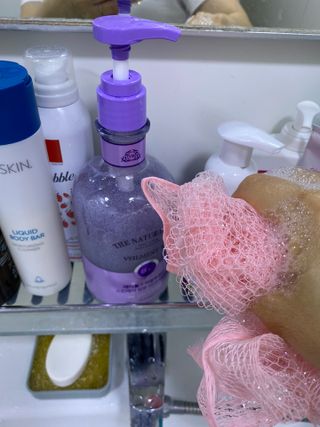 벨먼 내추럴스파 수분광채 스크럽 바디워시 600ml 5종 — 5점을 준 리뷰어가 2022년 5월 올린 사용 사진