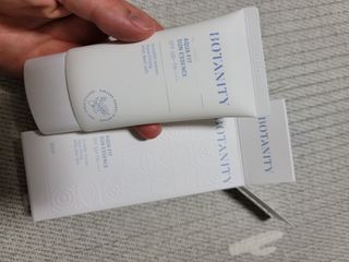 보타니티 촉촉수분자차 아쿠아핏 선 에센스 50ml + 보송톤업자차 징크 선 로션 50ml SPF50+ PA++++ (4/25) — 5점을 준 리뷰어가 2022년 4월 올린 사용 사진