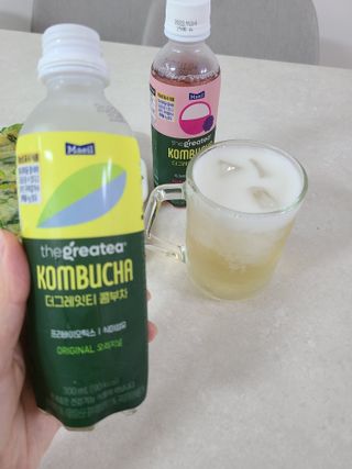 더그레잇티 콤부차 300ml *12개입 (오리지널 6개+베리리치 6개) — 5점을 준 리뷰어가 2022년 7월 올린 사용 사진