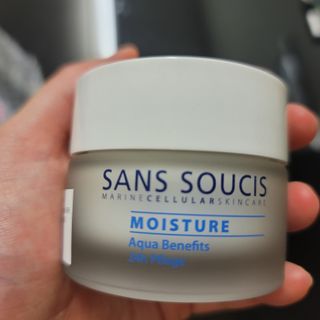 산수시 아쿠아 베네핏 24h 수부지 물광 속건조 수분크림 50ml — 4점을 준 리뷰어가 2021년 6월 올린 사용 사진