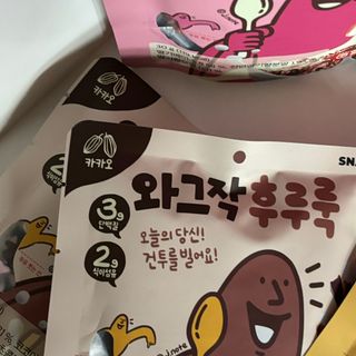 스낵스 와그작후루룩 3종_카카오2봉+아몬드2봉+딸기2봉 (총 6봉) — 4점을 준 리뷰어가 2024년 2월 올린 사용 사진