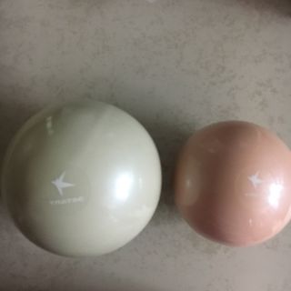 트라택 쿠셔닝 웨이트볼 0.5kg + 1kg SET — 5점을 준 리뷰어가 2022년 4월 올린 사용 사진