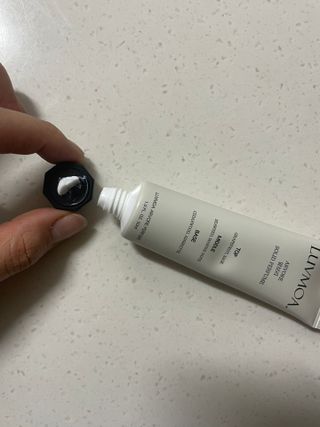러브모아 향수 고체향수 승무원 고체향수 바르는 향수 니치향수 도손 우드세이지 앤 씨솔트 — 5점을 준 리뷰어가 2023년 1월 올린 사용 사진