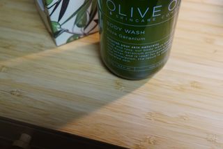 올리브 오일 스킨케어 컴퍼니 [OOSC] 향기로운 보습 로즈 제라늄 바디워시 500ml — 5점을 준 리뷰어가 2021년 5월 올린 사용 사진