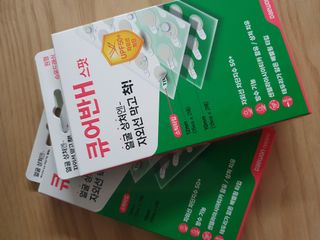 [큐어반H 스팟] 자외선 99프로 차단되는 스틱타입 스팟밴드(1팩 / 66매입) — 5점을 준 리뷰어가 2022년 11월 올린 사용 사진