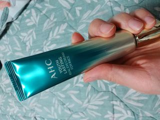 [NEW 탄력유턴 아이크림] AHC 유스 래스팅 리얼 아이크림 포 페이스 — 5점을 준 리뷰어가 2021년 1월 올린 사용 사진