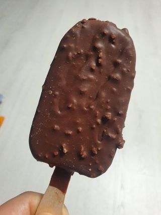 롯데제과 본젤라또 비스킷&바닐라카라멜바, 본젤라또 베리쇼콜라컵 — 5점을 준 리뷰어가 2021년 11월 올린 사용 사진
