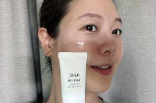 [AHC] 세이프온 에센스 선크림 올리브영 스페셜 증정 기획세트 — 5점을 준 리뷰어가 2022년 6월 올린 사용 사진