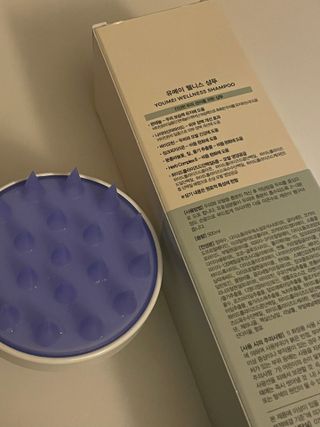 유메이 웰니스 샴푸 + 유메이 스칼프 브러쉬 — 5점을 준 리뷰어가 2022년 4월 올린 사용 사진