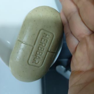 제이제이바이오 허브마사지바 올인원 알약비누 — 3.5점을 준 리뷰어가 2022년 3월 올린 사용 사진