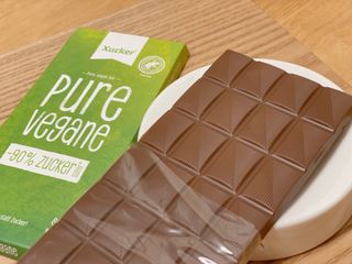 당류2g 자일리톨로 단맛을낸 슈카 퓨어비건 무설탕초콜릿 Xucker vegan 2개입 — 4.5점을 준 리뷰어가 2021년 4월 올린 사용 사진